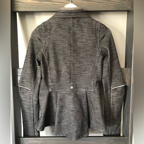 LULULEMON Ride On Blazer in Black/Fossil - Size 4 - Like New - Luon/Rulu Fabric - Picture 4 of 8